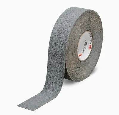 3M Safety Walk (300 Series) - Stiker anti slip 3M Safety Walk 300 Series untuk area tanpa alas kaki, ideal untuk ruang ganti, area perahu, dan sekitar kolam renang.