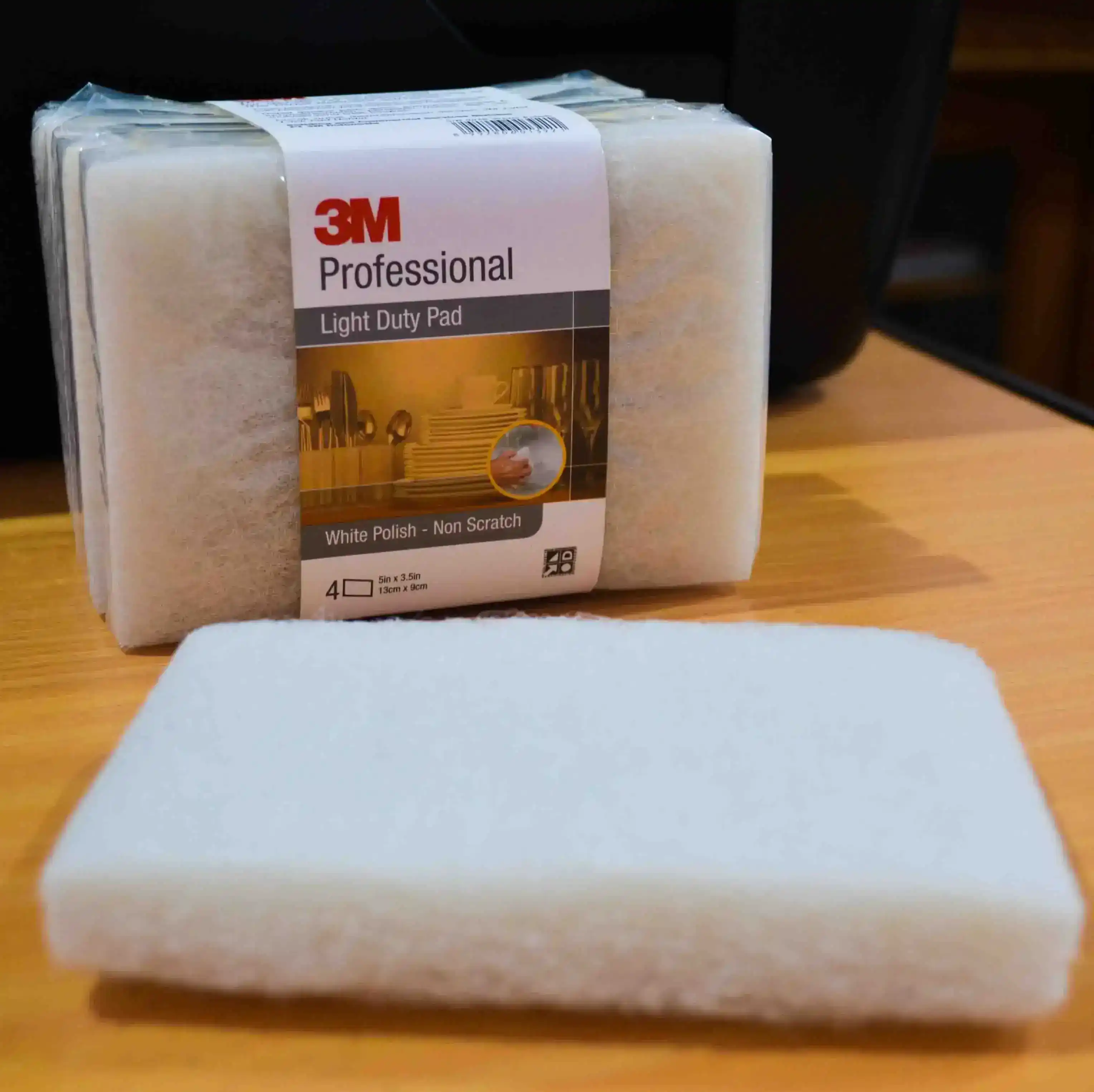 Scotch Brite 9030 White Polish - Scotch-Brite 9030 White Polish, sapu lembut untuk membersihkan permukaan kaca, plastik, dan keramik tanpa gores.