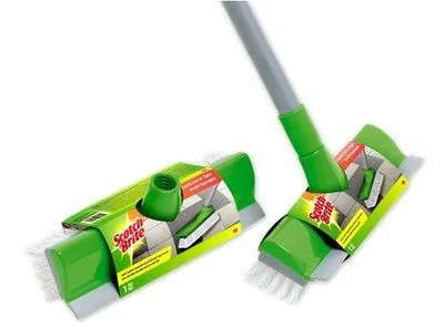 Sikat Lantai Pendorong Air Scotch-Brite - Sikat lantai pendorong air untuk pembersihan area kamar mandi yang efektif.